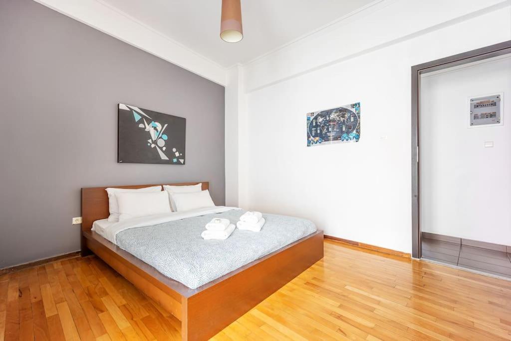 Apartment In The Middle Of Everything Атина Екстериор снимка
