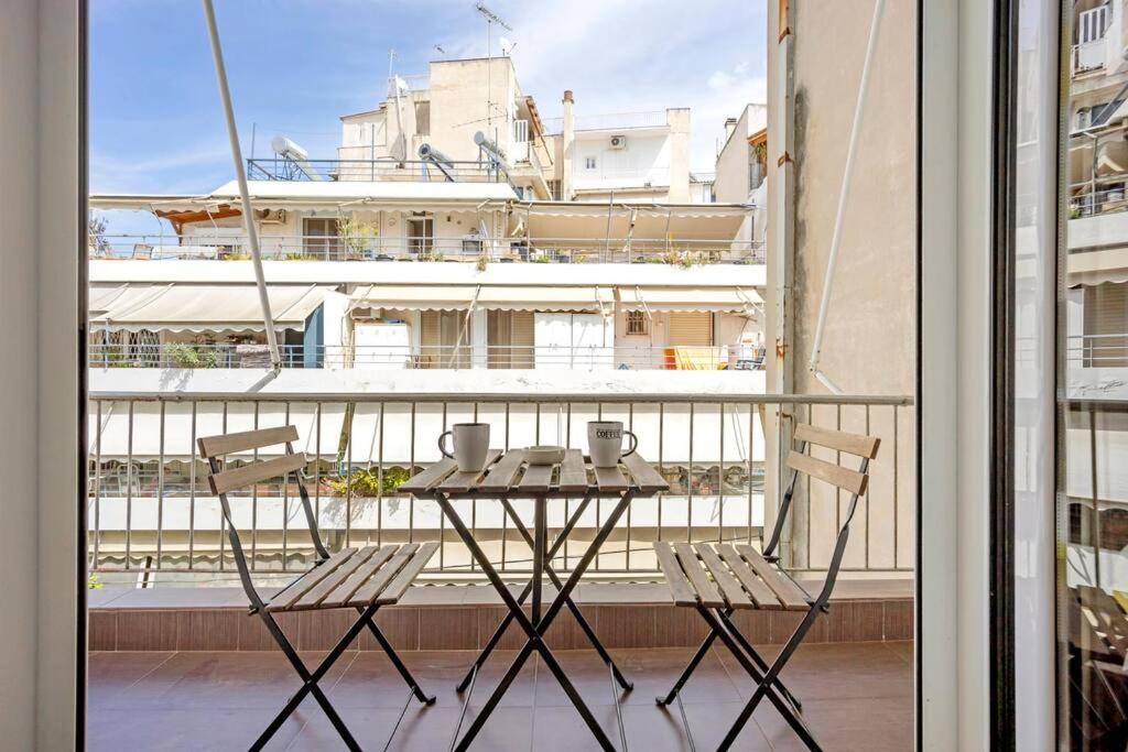 Apartment In The Middle Of Everything Атина Екстериор снимка