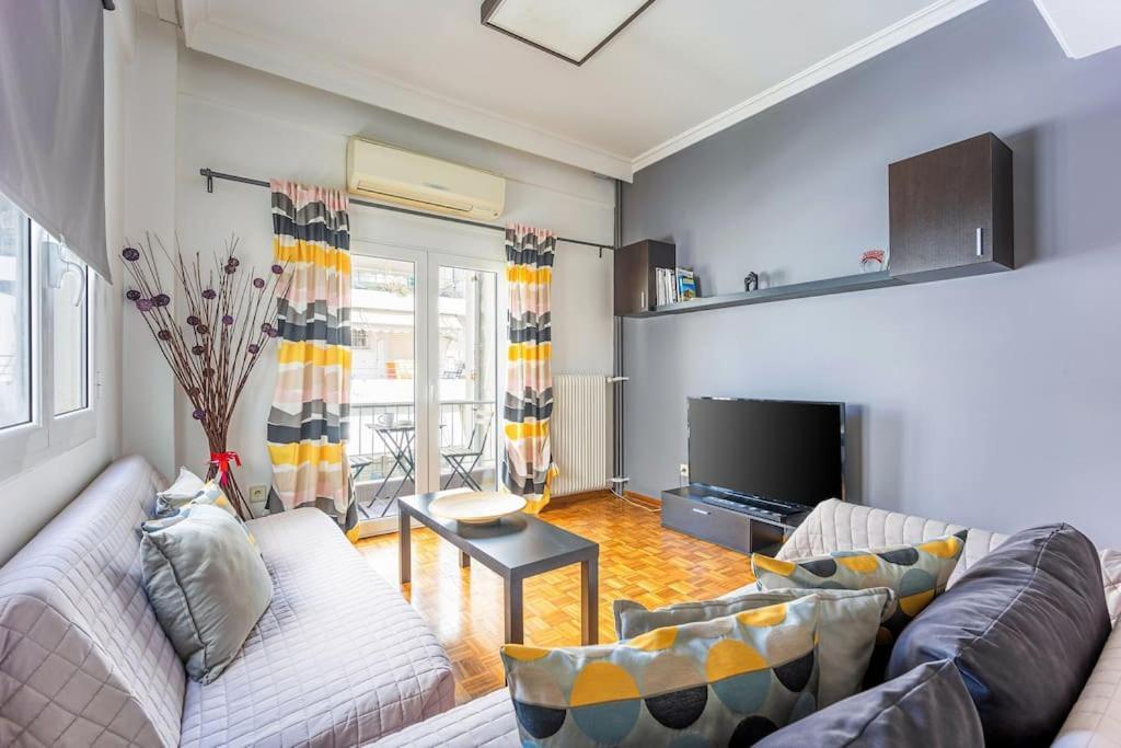 Apartment In The Middle Of Everything Атина Екстериор снимка