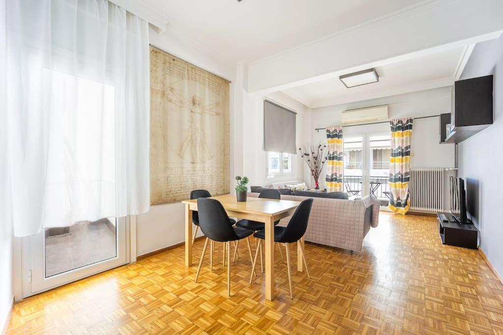 Apartment In The Middle Of Everything Атина Екстериор снимка