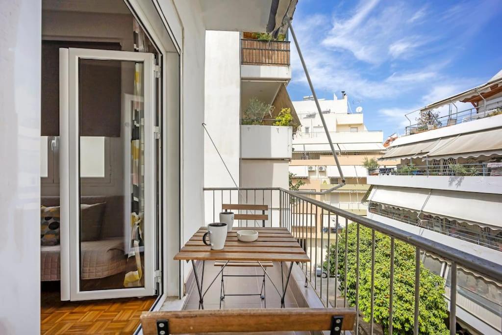 Apartment In The Middle Of Everything Атина Екстериор снимка