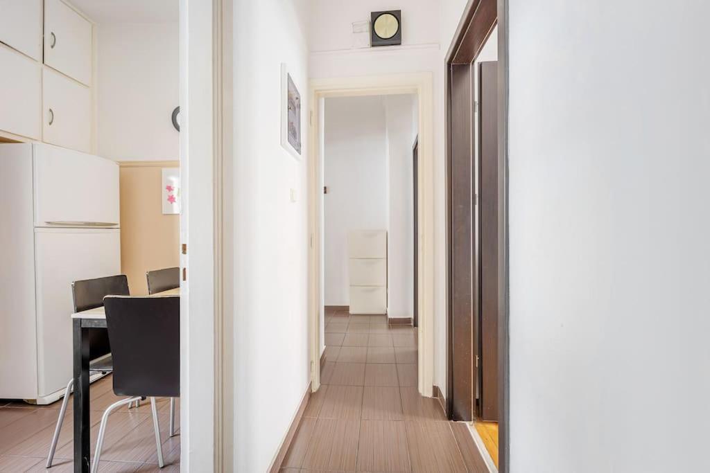 Apartment In The Middle Of Everything Атина Екстериор снимка