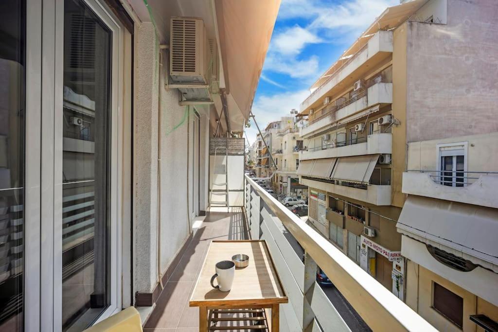 Apartment In The Middle Of Everything Атина Екстериор снимка