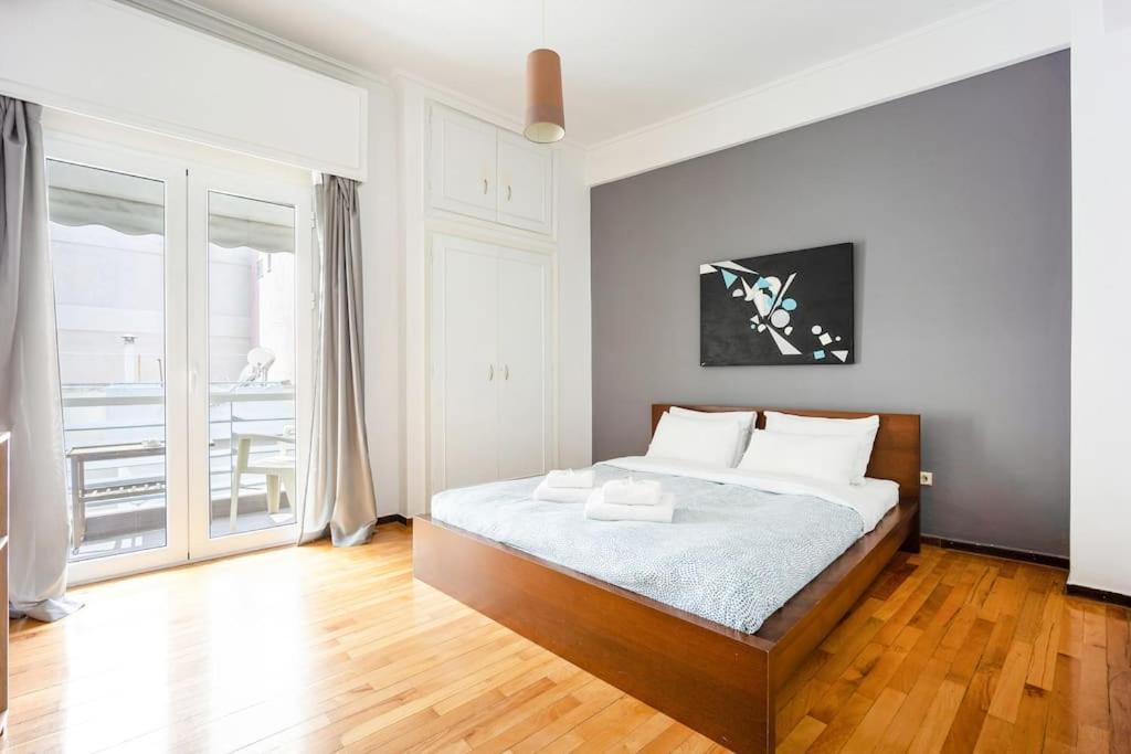 Apartment In The Middle Of Everything Атина Екстериор снимка