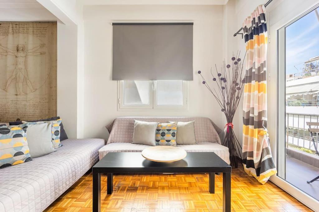 Apartment In The Middle Of Everything Атина Екстериор снимка