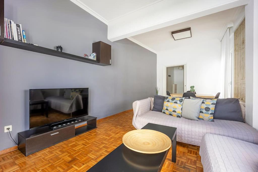 Apartment In The Middle Of Everything Атина Екстериор снимка
