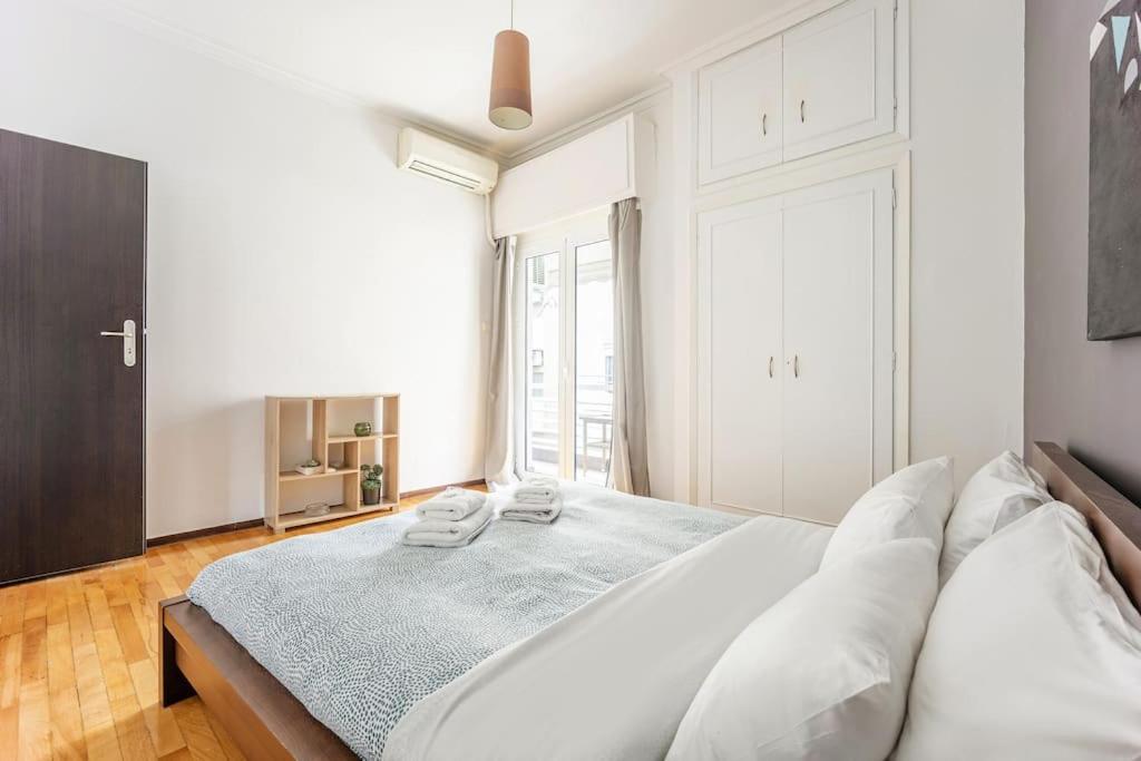 Apartment In The Middle Of Everything Атина Екстериор снимка