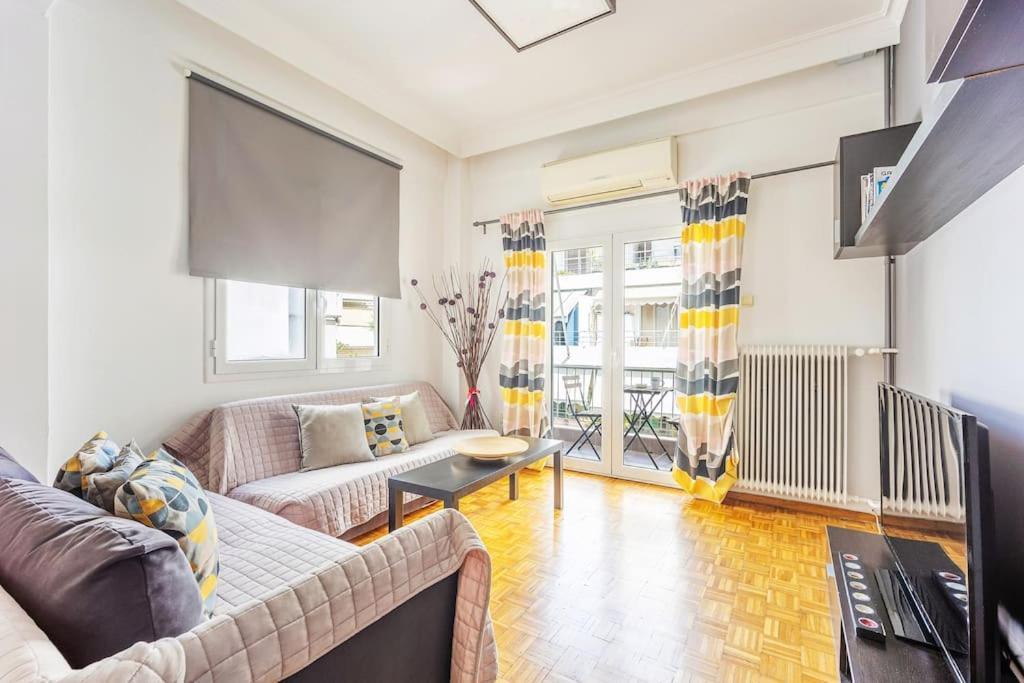 Apartment In The Middle Of Everything Атина Екстериор снимка